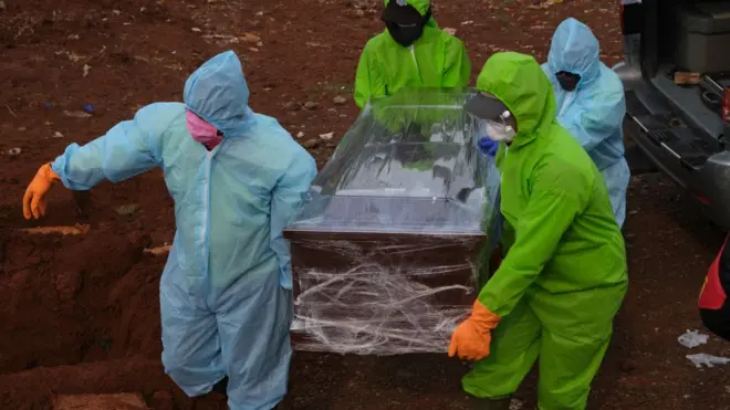 El exceso de mortalidad, según expertos, es la mejor forma de medir el número de fallecidos por coronavirus.