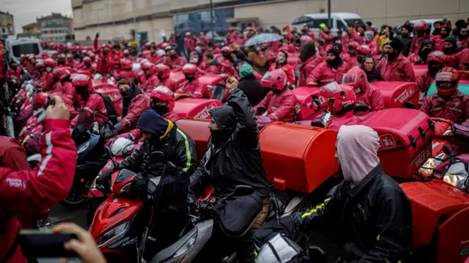 Yemeksepeti çalışanları 2 Şubat'ta şirket merkezinin önünde çalışma koşullarını protesto etti