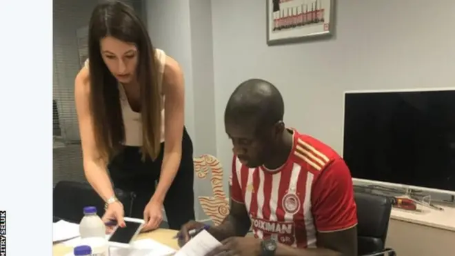 Yaya Toure atera igikumu ku masezerano n'umugwi Olympiakos