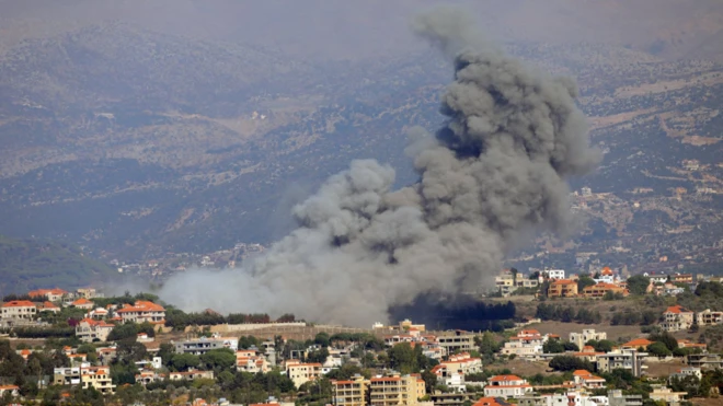 लेबनान के कई इलाक़ों में इसराइल ने हमला किया है.