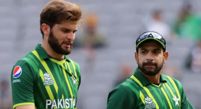 পাকিস্তানি দুইজন ক্রিকেটার