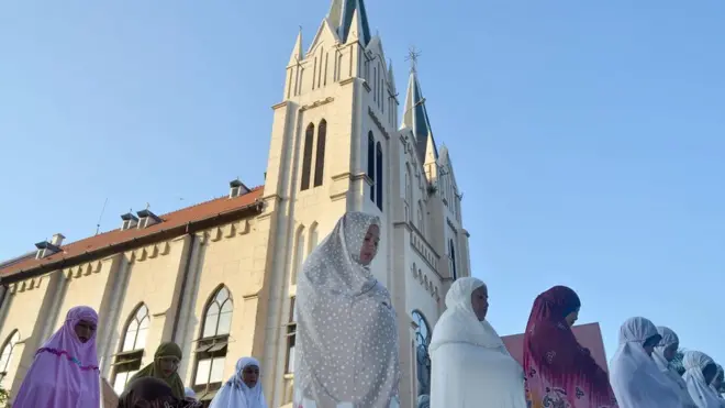 Komnas HAM menyatakan ada kemajuan dalam upaya pemerintah daerah melindungi kebebasan beragama dan berkeyakinan, meski belum cukup banyak.