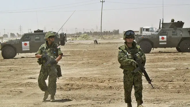 Pengerahan personel nontempur Angkatan Bela Diri Jepang dalam koalisi pasukan internasional di Irak tahun 2006 lalu mendapat kecaman dari sejumlah warga Jepang.