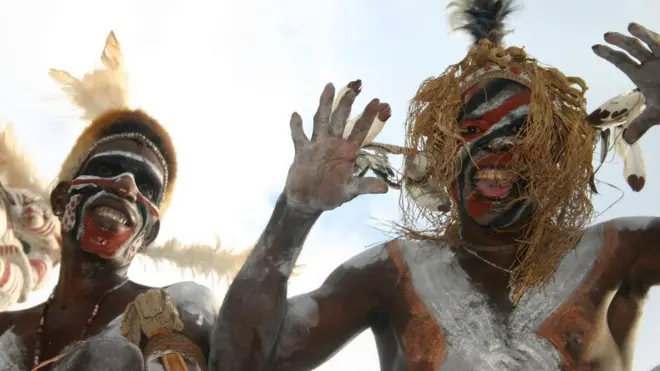 ওয়েস্ট পুপুয়া নিউ গিনির কোম্বাই উপজাতি এখনও নরখাদক বলে অভিযোগ করেছে।