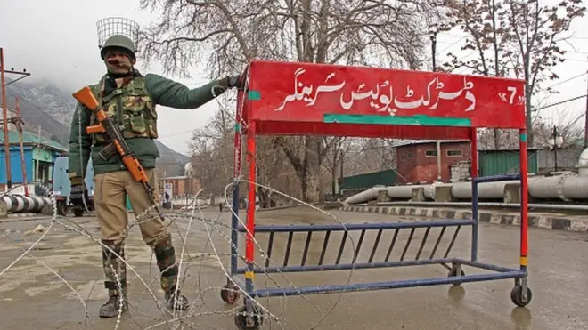 پولیس نے پیلٹ گنز کا استعمال بند نہیں کیا ہے