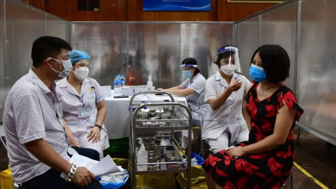 Người dân tiêm AstraGeneca ngày 2/8/2021 tại Hà Nội