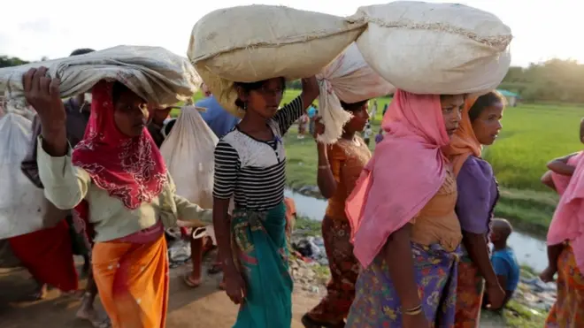 ခြေကျင်ခရီး နှင်ခဲ့ကြ