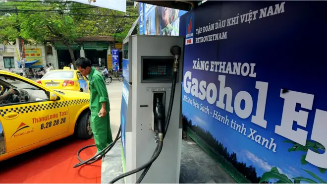 Tập đoàn Dầu khí Việt Nam là một trong những 'quả đấm thép' trong kinh tế của Việt Nam được đảng cộng sản và nhà nước xác định trong nhiều năm