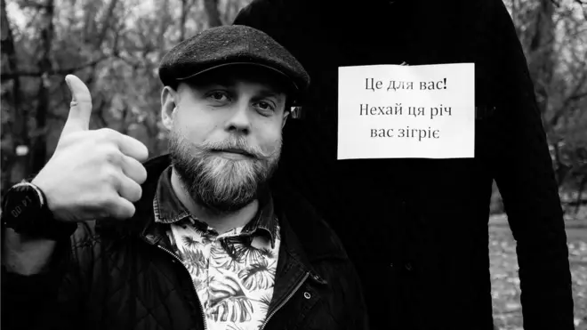 До карантину Андрій Кривущенко розвішував уживаний одяг на деревах.