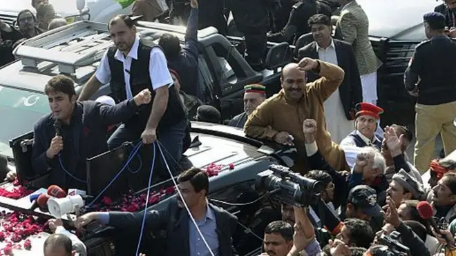 پاکستان پیپلز پارٹی اپنی تاریخ کے مشکل دور سے گزر رہی ہے