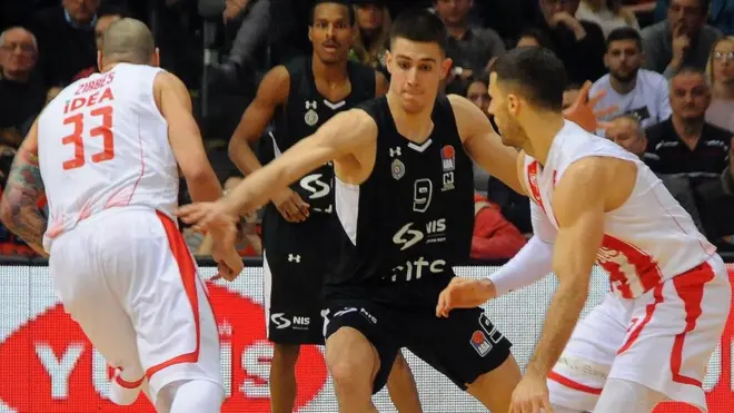 Partizan su sa 18 poena predvodili Lendejl i Aleks Renfro, dok su u Zvezdi najefikasniji bili Beron sa 18 poena, Davidovac i Reglend sa po 17