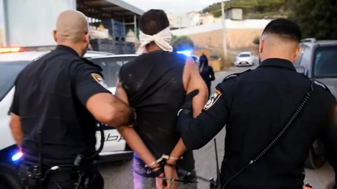 İsrail polisinin yeniden yakaladığı mahkumlardan biri Zekeriya Zübeydi.