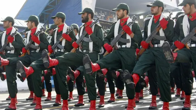 يوجد أفراد وكيانات مرتبطة بالحرس الثوري الإيراني في القائمة الأمريكية للمنظمات الإرهابية، لكن الحرس الثوري ليس مدرجا على قائمة المنظمات الإرهابية