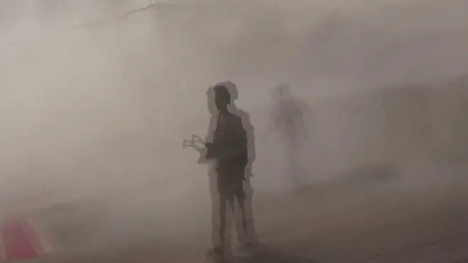 لحظة وقوع هجوم الحوثيين على عرض عسكري في عدن