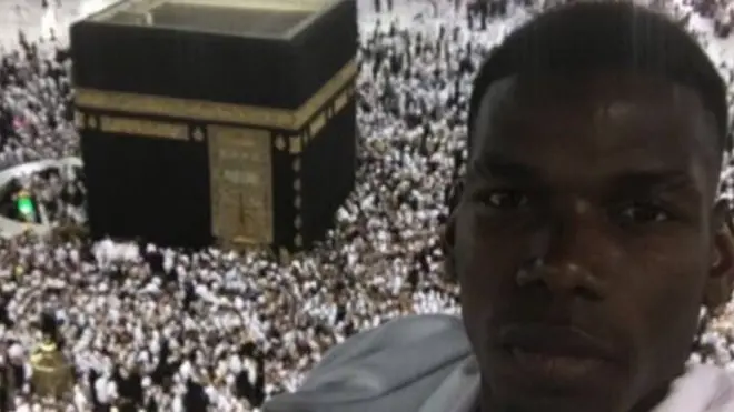 Pogba amefichua picha zake alizopiga nchini Saudi Arabia, huku zikiwa na maelezo yanayosema : " Kamwe usisahau mambo muhimu katika maisha