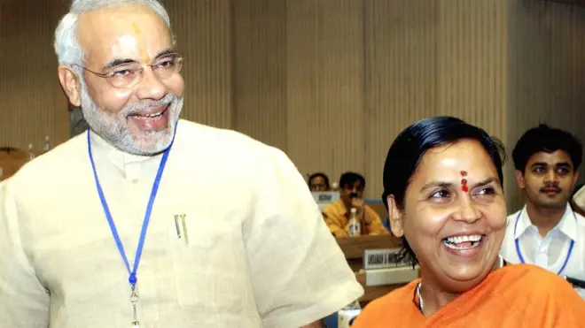 तस्वीर 2004 की, जब नरेंद्र मोदी गुजरात के और उमा भारती मध्य प्रदेश की मुख्यमंत्री थीं