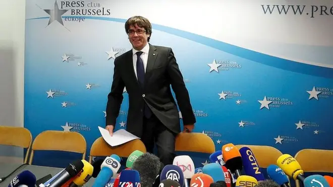 La rueda de prensa de Carles Puigdemont en Bruselas fue multitudinaria.