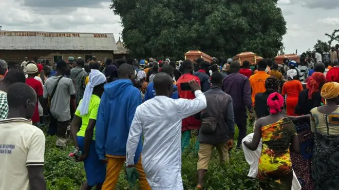 Villagers going to bury dia pipo wey unknown gunmen kill for midnight attack for Kaduna state