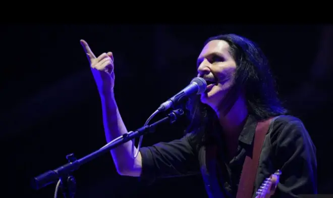 مغنّي فريق بلاسيبو براين مولكو