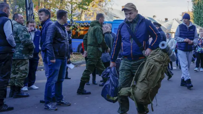 Aba bagabo binjijwe mu gisirikare mu mwaka uheze ku kamo ka Perezida Vladimir Putin - ariko Uburusiya buracarondera izindi ngabo ku ntambara yabwo muri Ukraine 