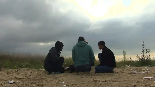 Jóvenes en "La Jungla", Calais