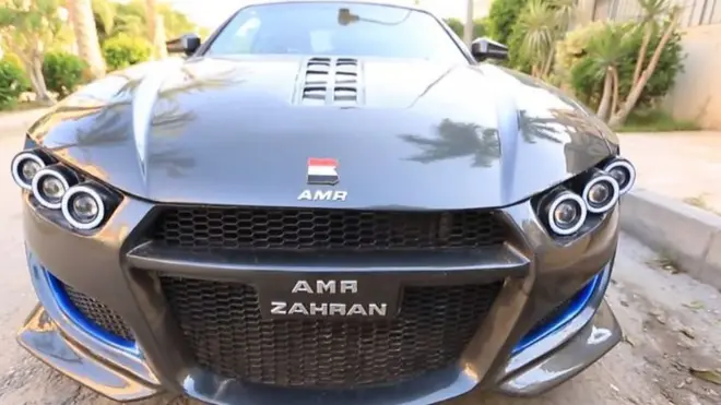 5 سنوات قضاها الشاب عمرو زهران في تصميم سيارة بمواصفات عالمية من مخلفات العربات القديمة.