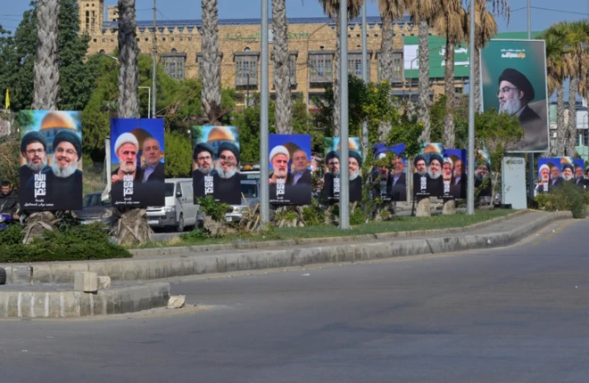 صور في طريق المطار في بيروت