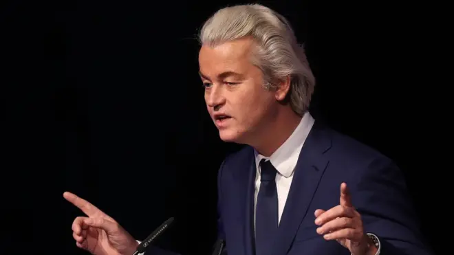 Wilders ingin melarang jilbab, Alquran, dan menutup masjid di Belanda.