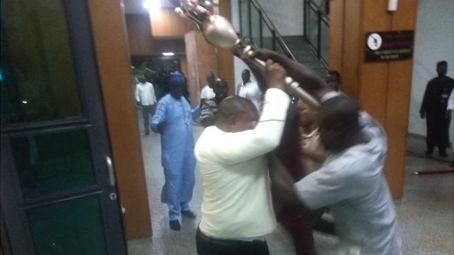 people wey dey drag mace