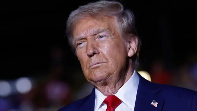  डोनाल्ड ट्रंप 