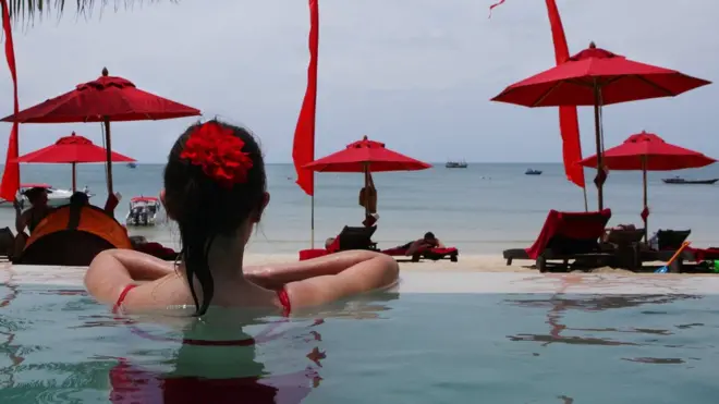 સુરત થાનીમાં યુવતીની તસવીર