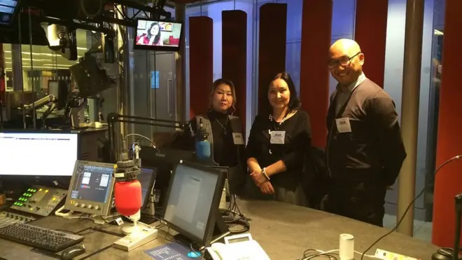 “Саламатсыздарбы, айымдар!”