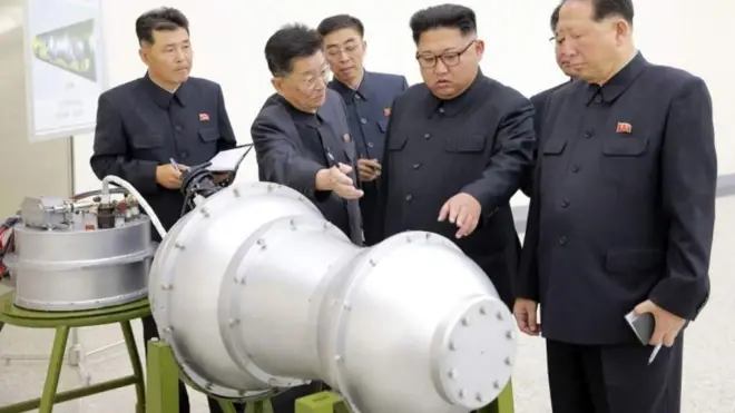 Mapema Jumapili, shirika la habari la taifa la Korea Kaskazini lilitoa picha ambayo ilidaiwa kuwa ya kiongozi wan chi hiyo Kim Jong-un akisimamia bomu la haidrojeni