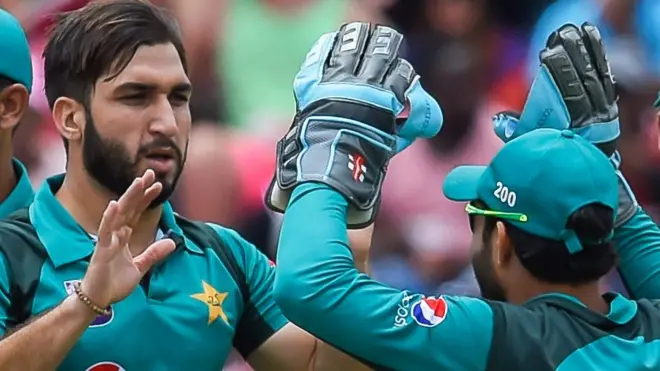 شنواری نے چار وکٹیں لیں اور انھیں مین آف دی میچ قرار دیا گیا