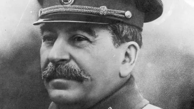 Joseph Stalin berkuasa di Uni Soviet pada pertengahan 1920an sampai meninggal pada 1953.