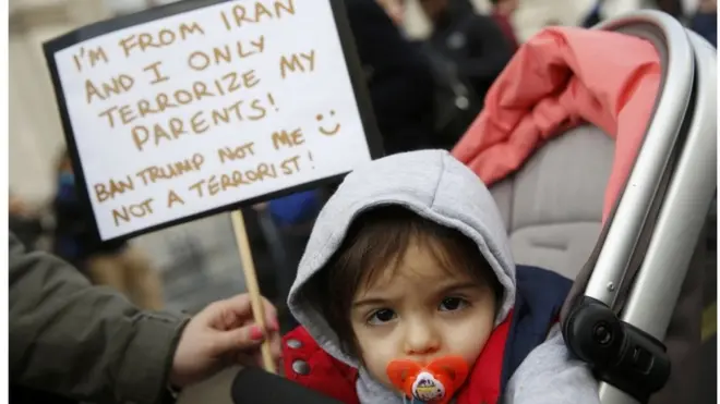 Плакат: я з Ірану. Я тероризую лише своїх батьків