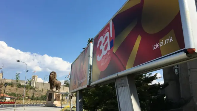 Referendumska kampanja vođena je na bilbordima širom makedonskih gradova