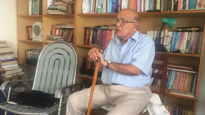 علی احمد خان نے صحیح معنوں میں ڈھاکہ ڈوبتے اور اس کے ساتھ اپنے خاندان کو غرقاب ہوتے دیکھا