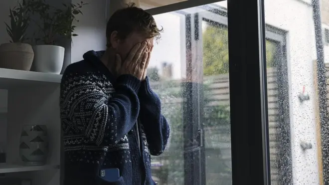 ገጹ ብኢዱ ዝሸፈነ ሰብ