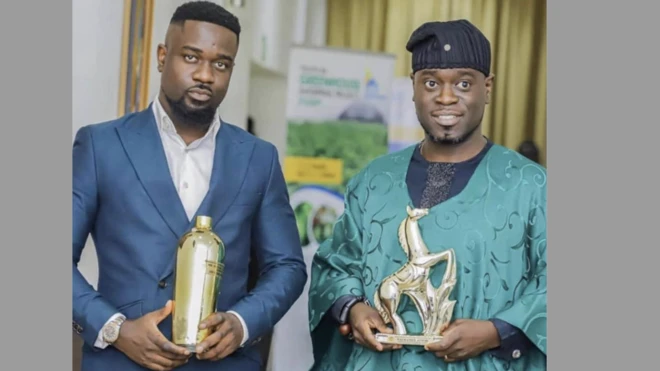 Di fake 'feeding bottle' award