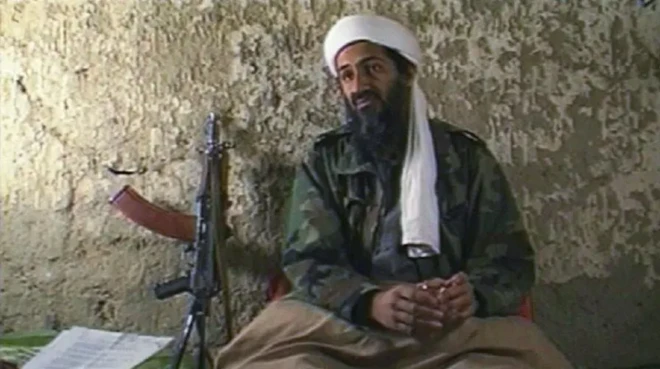 Osama Bin Laden ayaa waxaa dilay ciidamada Kumaandooska Mareykanka howlgal ka dhacay magaalada Abbottabad ee dalka Pakistan.
