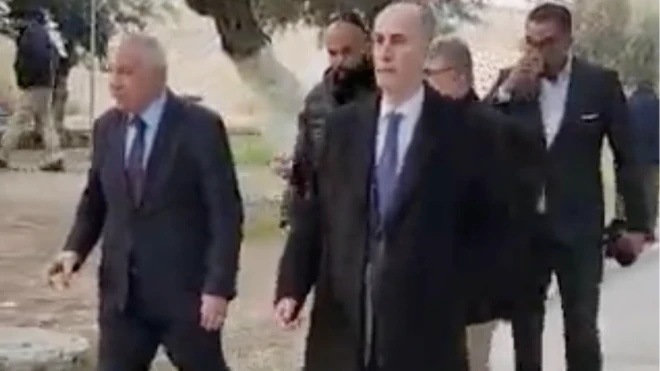 السفير الأردني يتجول في المسجد الأقصى