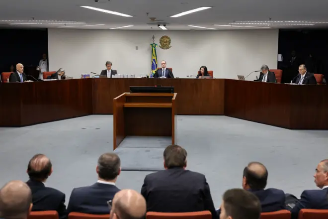 Sessão da Primeira Turma do Supremo Tribunal Federal delibera sobre aceitação da denúncia contra o ex-presidente Jair Bolsonaro, em 25 de março de 2025