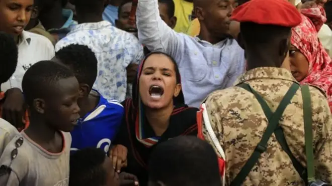 Dibedbaxyada Sudan ayaa sababay in xukunka laga tuuro madaxweyne Cumar Al-Bashir