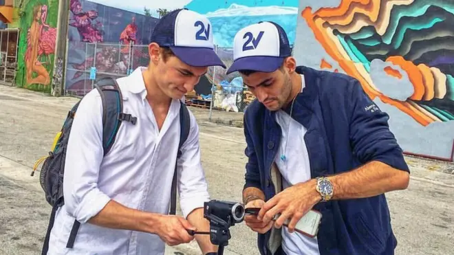 Kevin Lustgarten (idza.) y Alejandro Benzaquen (dcha.) hacen efectos visuales muy creativos.