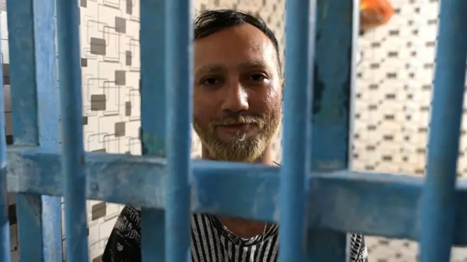 구치소에 수감된 파젠테