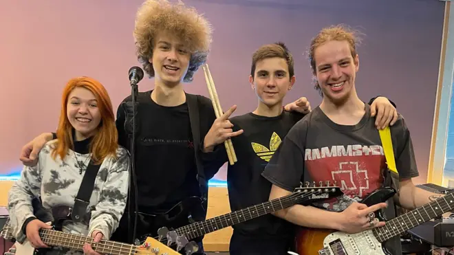 Подростковая рок-группа