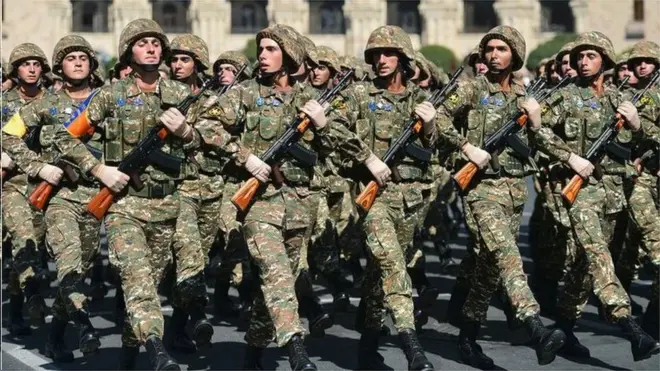 Ermənistan əsgərləri (arxiv foto)