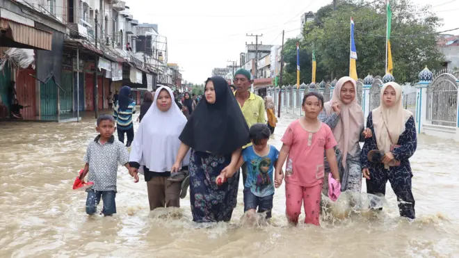 Longsor Natuna: 44 Korban Telah Dievakuasi Dan 10 Dalam Pencarian - BBC ...