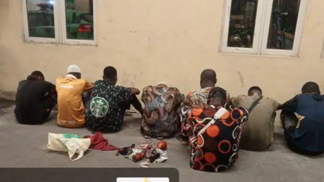 Awọn mẹjọ tọwọ ba pe wọn kọ ojubọ oriṣa saarin ọna l'Ekoo